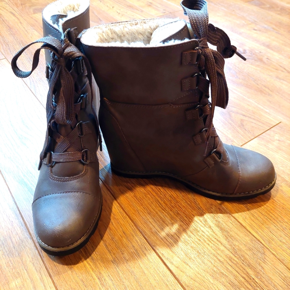 Women's Boots - Sz 10